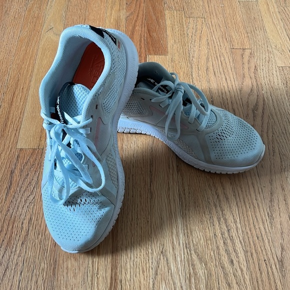 Reebok Women’s Aqua Tennis Shoes Size 8 - Picture 3 of 10